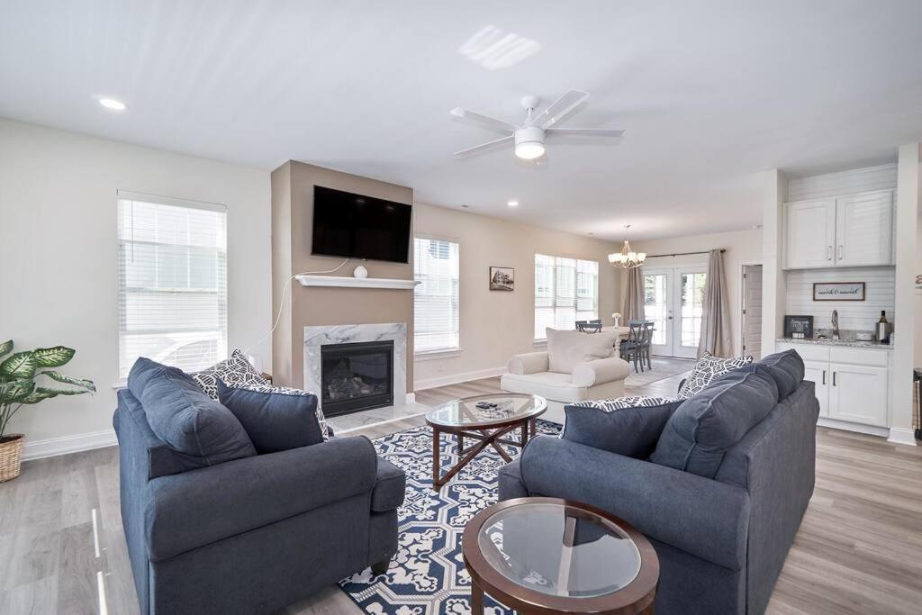 Luxurious Alberta Beach House W/ Historical Detail Hampton Extérieur photo