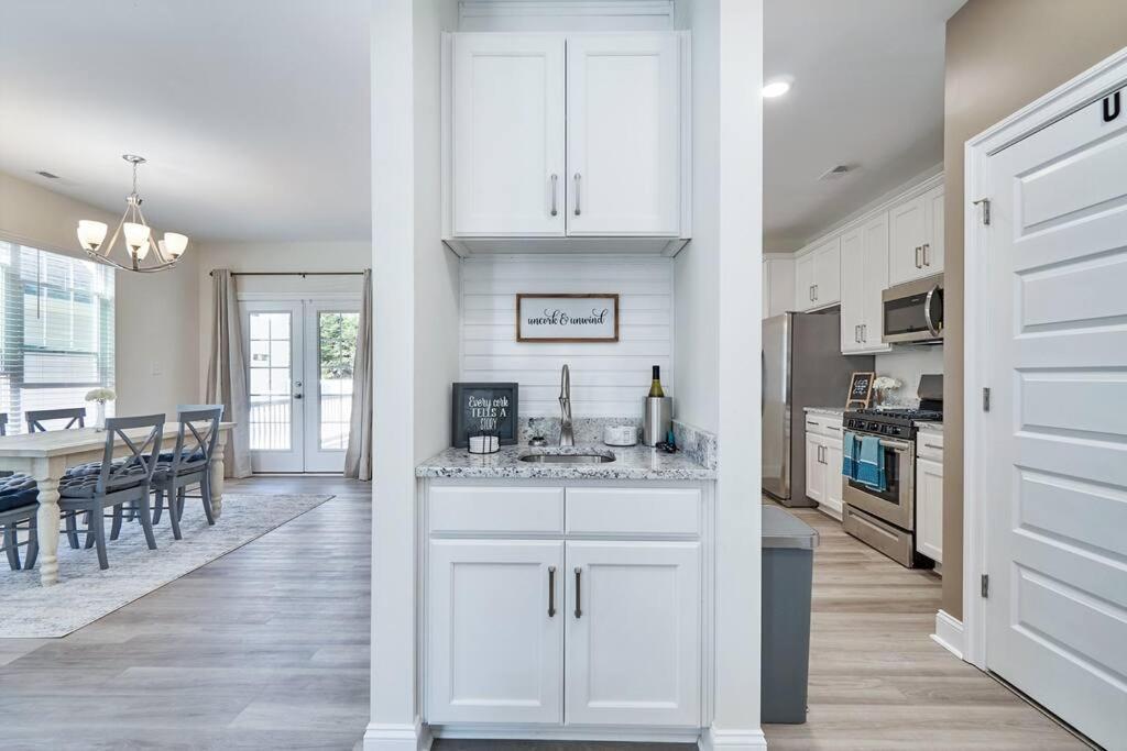 Luxurious Alberta Beach House W/ Historical Detail Hampton Extérieur photo